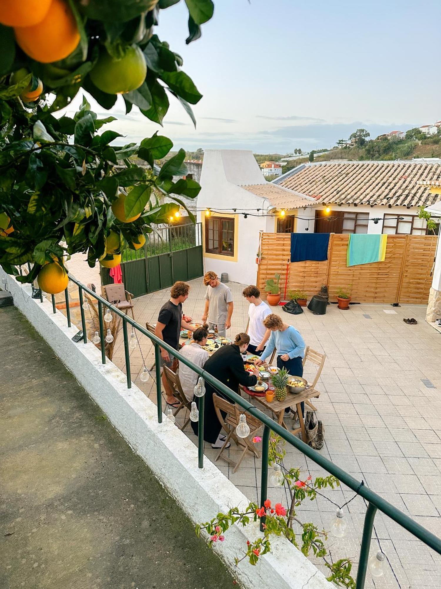 The Far End Surf House - Surf & Yoga Holidays Lourinhã Exterior foto